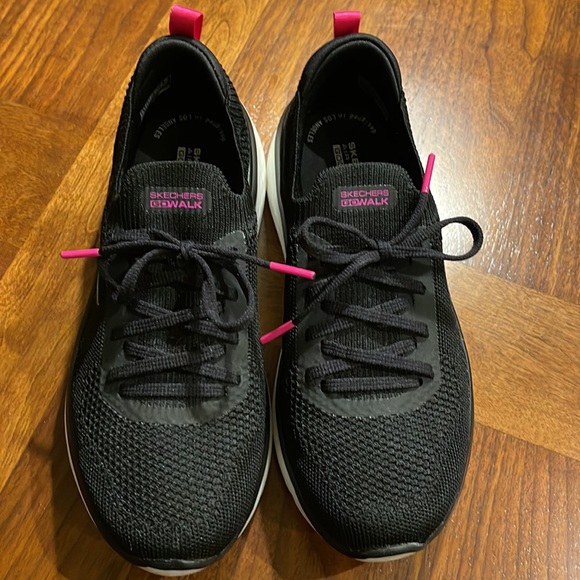 SKECHERS GOWALK HYPER BURST - MOON WALKING - LADIES' 7.5 - BLACK W PINK ACCENTS - Picture 3 of 16